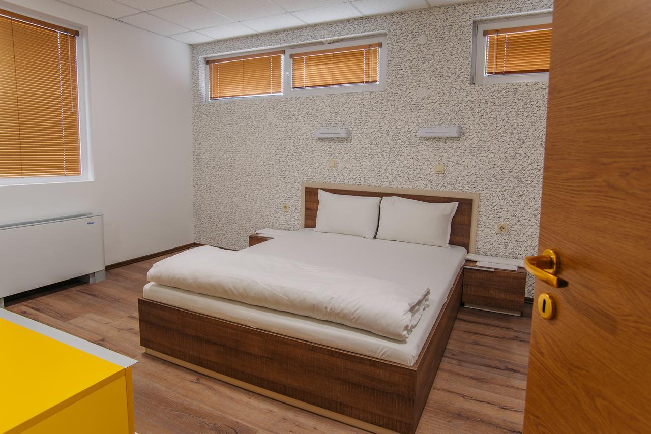 Pansion Storgozia Aparthotel Pleven Esterno foto