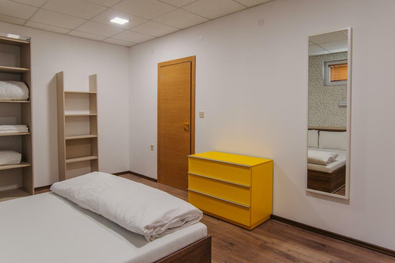 Pansion Storgozia Aparthotel Pleven Esterno foto