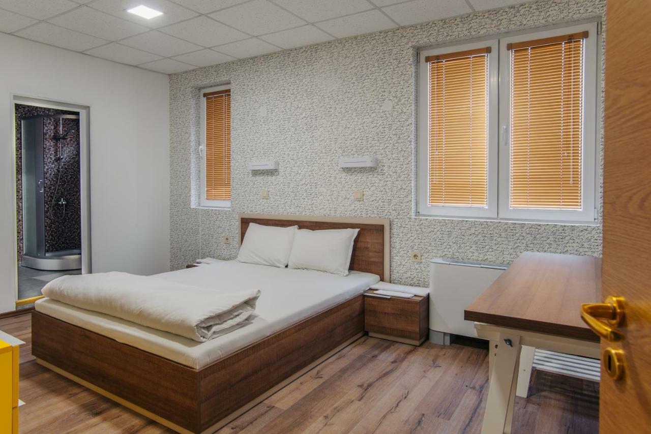 Pansion Storgozia Aparthotel Pleven Esterno foto